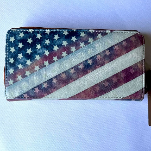 Born Concepts B.O.C American Flag/Saddle Pattern Wallet - Picture 2 of 8